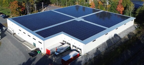 Pairing Rooftop Solar with Warehouse Robotics – Harnessing Synergy Between Technology and Sustainability